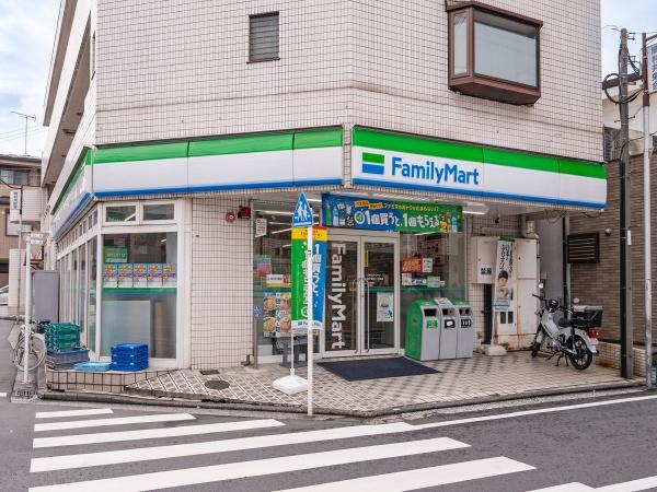 横浜市磯子区滝頭１丁目の中古一戸建て(ファミリーマート磯子岡村一丁目店)
