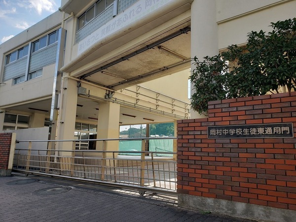 横浜市磯子区滝頭１丁目の中古一戸建て(横浜市立岡村中学校)