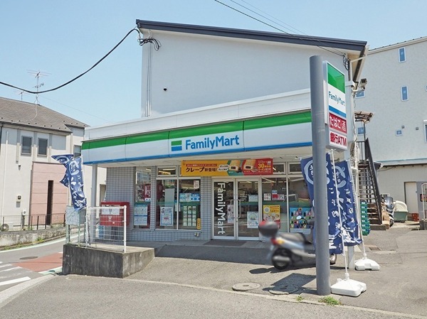 竹山団地３２１４号棟(ファミリーマート竹山団地店)
