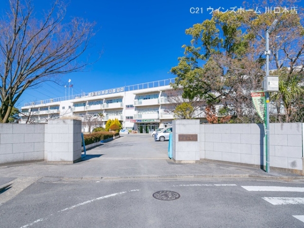 川口市南鳩ヶ谷1丁目の新築一戸建(川口市立中居小学校)