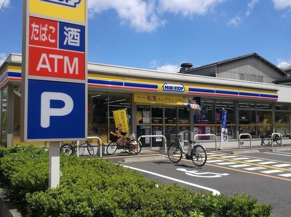 ウインザーハイム西川口(ミニストップ川口上青木店)