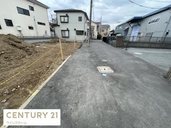 川口市里1413番 全2棟 B号棟(前面道路含む現地写真)