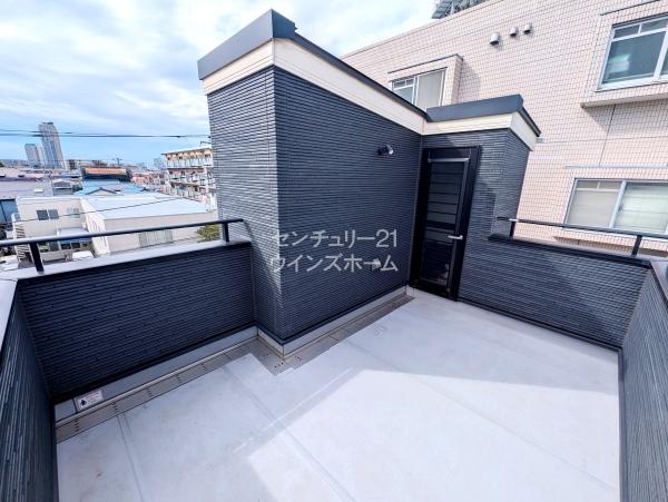 川口市朝日6丁目・ルーフバルコニー付き