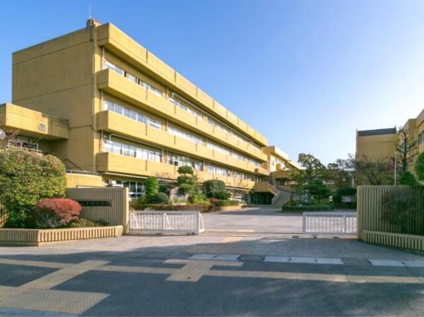 越谷市中町　新築一戸建て(越谷市立中央中学校)