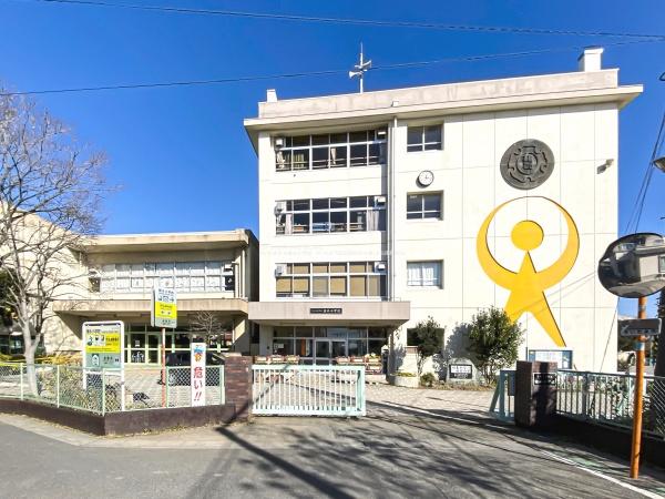 加茂川団地1号棟(さいたま市立植水小学校)