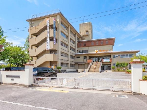 越谷市西方１丁目の中古一戸建て(越谷市立大相模中学校)