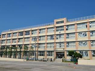 足立区中央本町２丁目の中古一戸建て(足立区立第四中学校)