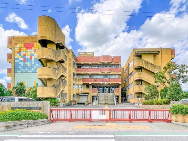 越谷市千間台西１丁目の中古一戸建て(越谷市立千間台中学校)