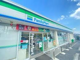 エクセルコート東浦和参番館(ファミリーマート東浦和三丁目店)