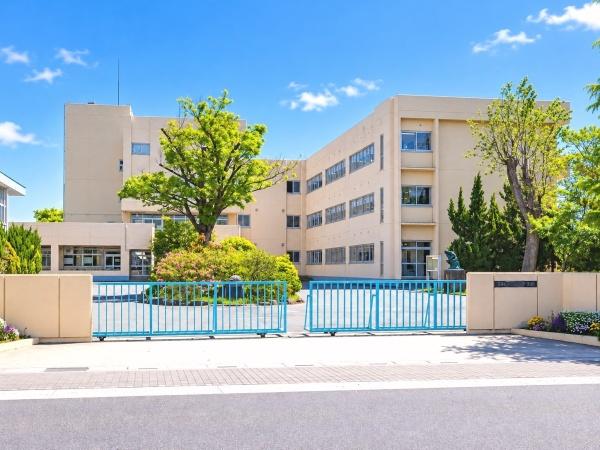 吉川市中央３丁目の中古一戸建て(吉川市立中央中学校)