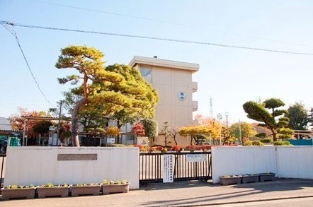 上尾市西宮下4丁目の土地(上尾市立南中学校)