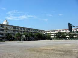 アーベイン鶴瀬ウェルディ(富士見市立諏訪小学校)