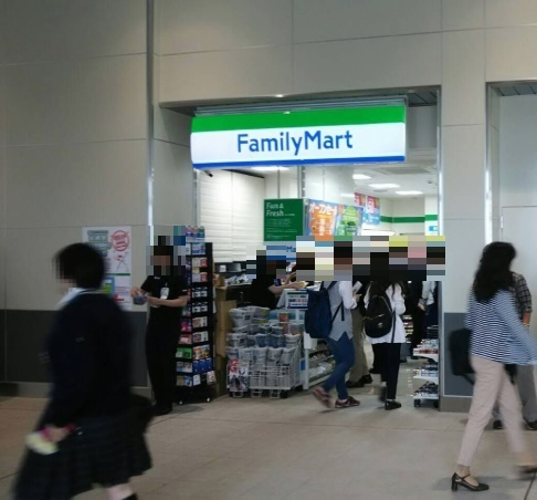 ジュネシオン岩槻(ファミリーマート岩槻駅店)