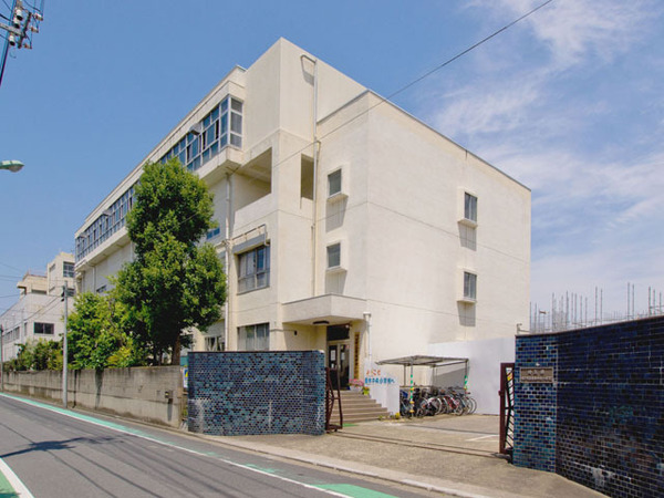 川口市青木2丁目の新築一戸建(川口市立青木中央小学校)