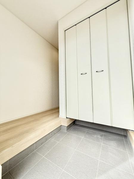 さいたま市桜区中島4丁目の新築一戸建(玄関)