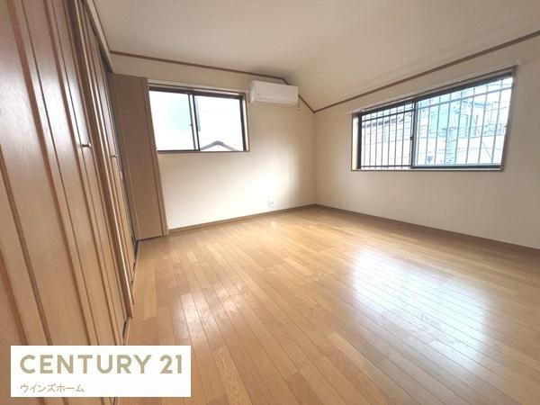 シャッター付きガレージ中古戸建