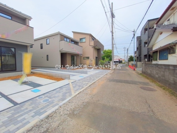 さいたま市見沼区大和田町2丁目の新築一戸建(前面道路含む現地写真)