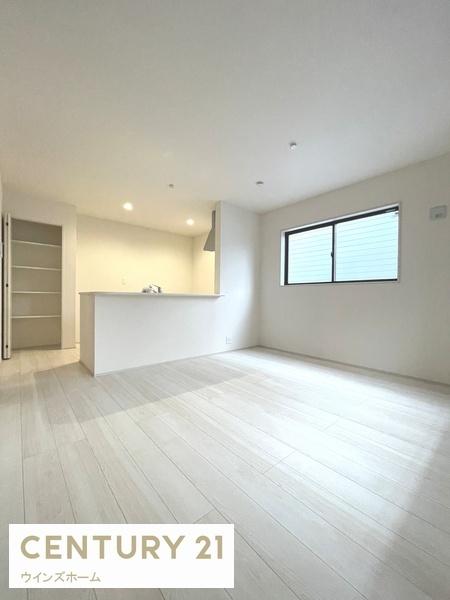 川口市本前川　全1棟