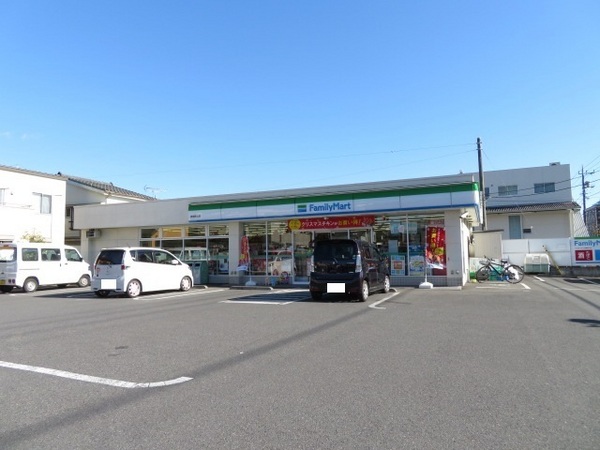 アンビシャスプラザ河辺(ファミリーマート青梅野上店)
