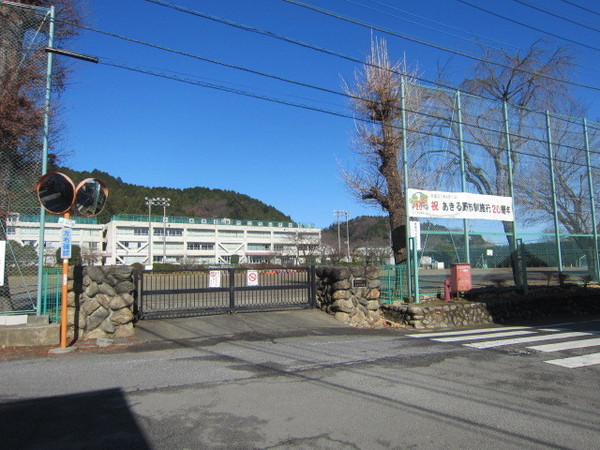 あきる野市五日市の土地(あきる野市立五日市中学校)