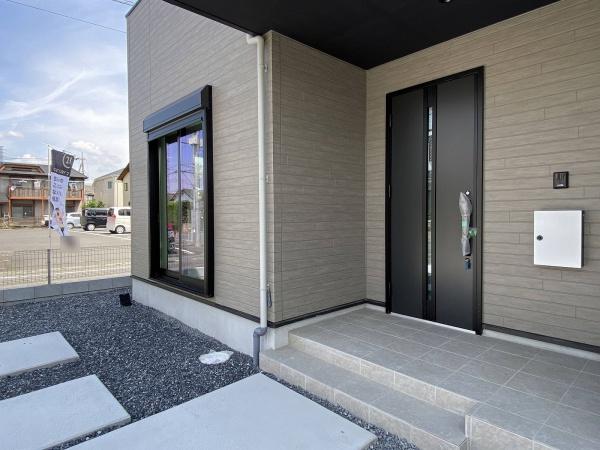 KIS青梅市新町6期全3棟1号棟(玄関)