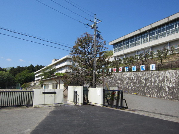 青梅市塩船の中古一戸建て(青梅市立吹上中学校)