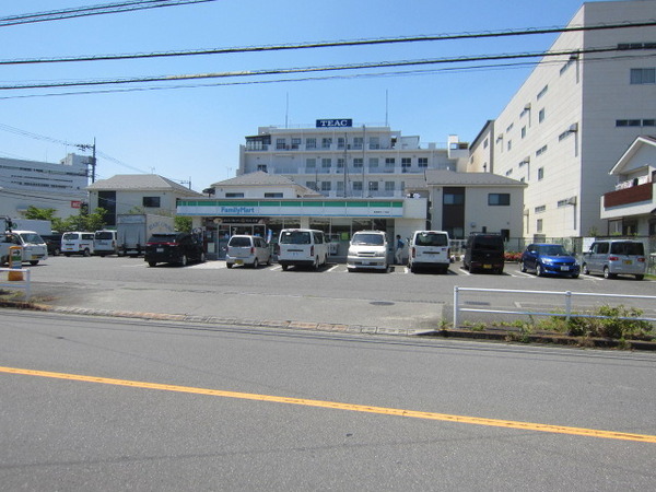 ダイアパレス青梅新町(ファミリーマート青梅新町8丁目店)