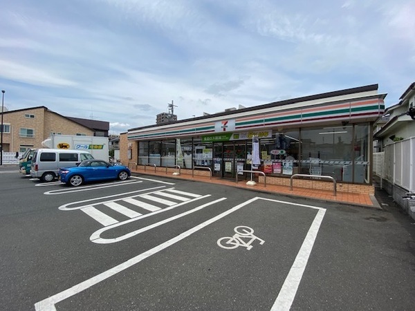 エスカイア福生(セブンイレブン福生志茂店)