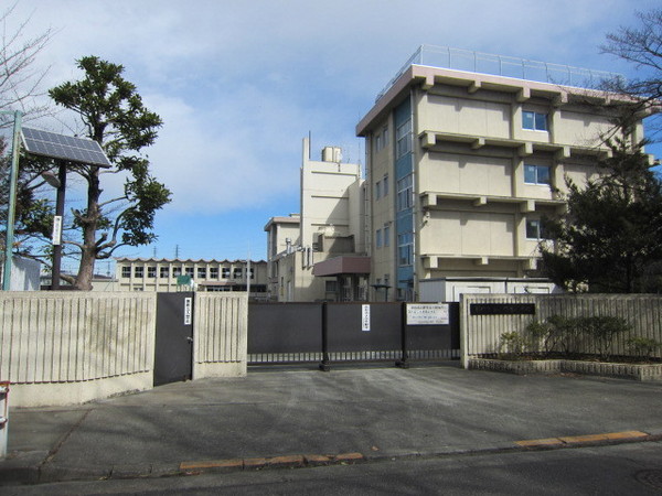 羽村市小作台2丁目の中古一戸建て(羽村市立小作台小学校)