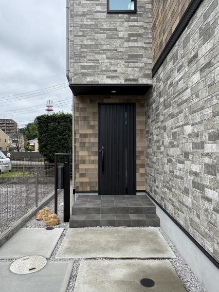 青梅市千ヶ瀬町3丁目の中古一戸建て(玄関)