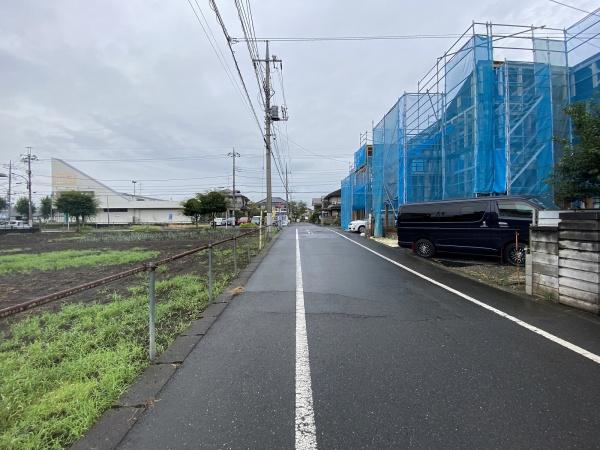 リーブルガーデン青梅大門第1期全2棟1号棟(前面道路含む現地写真)