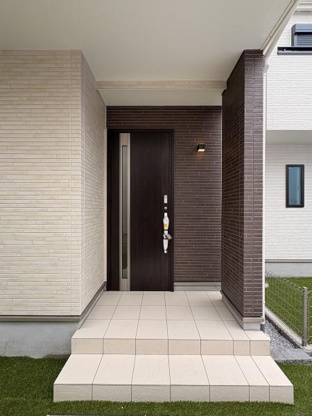 あきる野下代継全2棟A号棟(玄関)