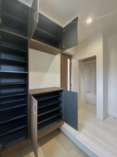 リーブルガーデンあきる野牛沼第4期全11棟8号棟(玄関)