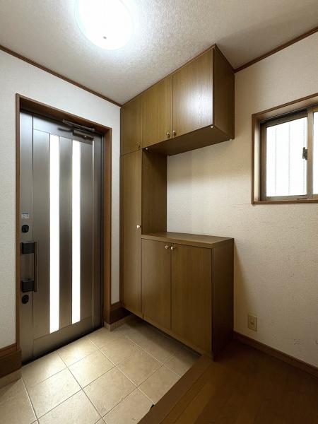 あきる野市草花の中古一戸建て(玄関)