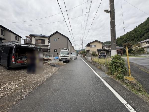 リナージュあきる野三内第1期全3棟1号棟(前面道路含む現地写真)