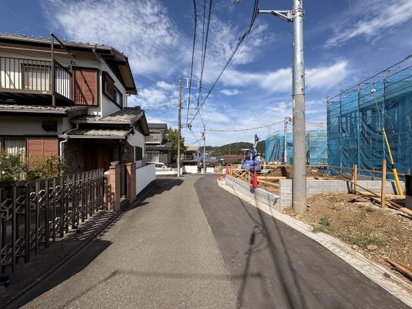 リーブルガーデンあきる野瀬戸岡第4期全9棟5号棟(前面道路含む現地写真)
