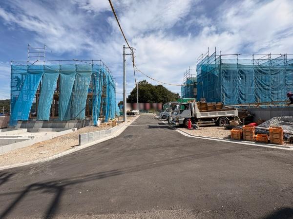 リーブルガーデンあきる野瀬戸岡第4期全9棟5号棟(前面道路含む現地写真)