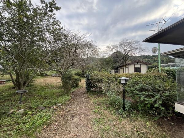 青梅市富岡2丁目の中古一戸建て(庭)