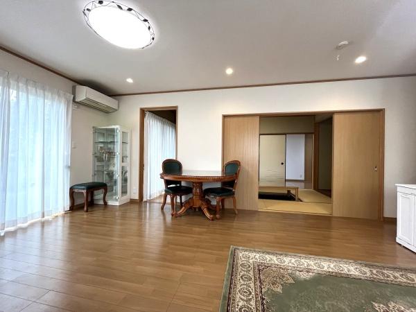 あきる野市平沢の中古一戸建て(リビング)