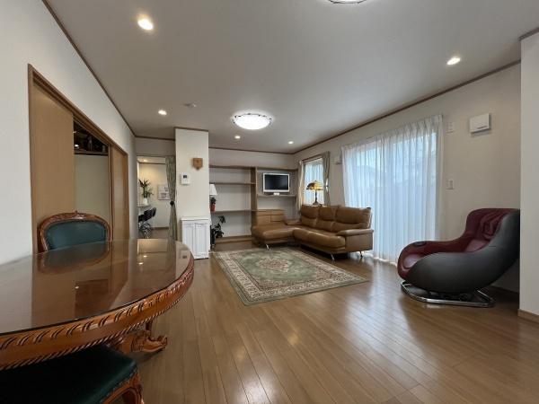 あきる野市平沢の中古一戸建て(リビング)