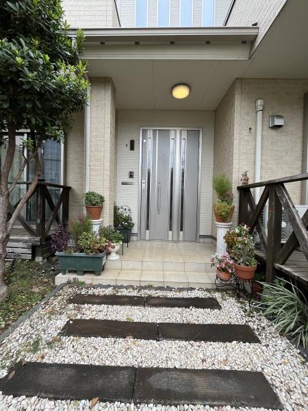 あきる野市平沢の中古一戸建て(玄関)