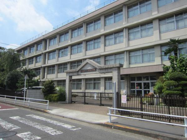 羽村市小作台２丁目の土地(羽村市立小作台小学校)