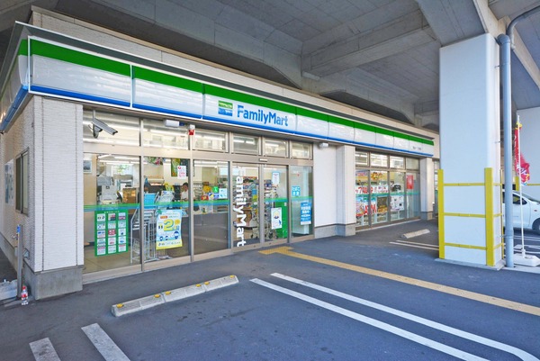 コーポ南越谷B棟(ファミリーマート南越谷一丁目南店)