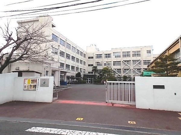 高槻市氷室町１丁目の中古一戸建て(高槻市立郡家小学校)