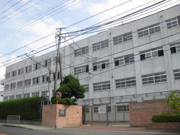 高槻市寿町２丁目の中古一戸建て(高槻市立第三中学校)