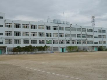 高槻市東上牧3丁目の土地(高槻市立上牧小学校)
