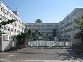 高槻市西冠3丁目の新築一戸建(高槻市立第十中学校)
