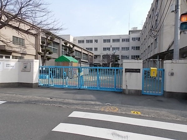 高槻市城南町4丁目の店舗付住宅(高槻市立西大冠小学校)
