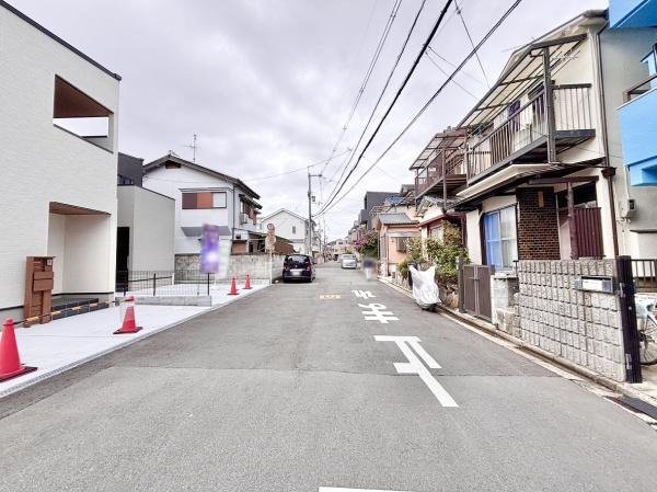 高槻市津之江北町の新築一戸建(前面道路含む現地写真)