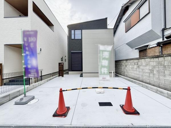 高槻市津之江北町の新築一戸建(駐車場)